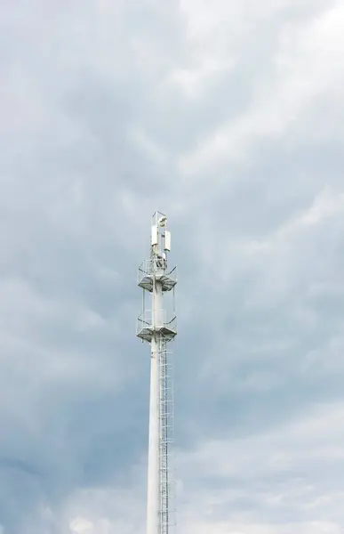 Вежа Мобільного Язку Фоном Блакитного Неба — стокове фото