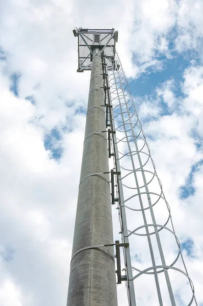 Вежа Мобільного Язку Фоном Блакитного Неба — стокове фото