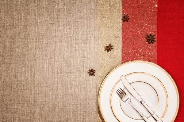 Decoração de Natal e louça para jantar ou jantar . — Fotografia de Stock