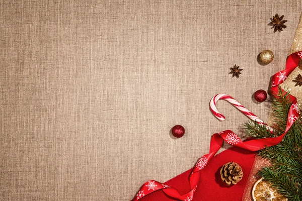 Kerstmis decoratie achtergrond over linnen doek. — Stockfoto