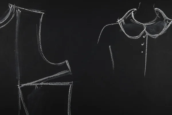 Siyah bir tebeşir tahtası backgro düz yatan dikiş nesneleri grubu — Stok fotoğraf