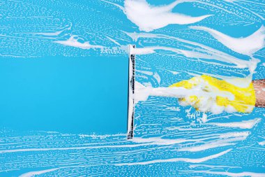 Temizleme conept - el temizleme cam pencere pencere deterjan ile