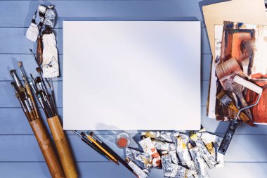 Resim atölyesinde resim ya da çizim. Üst görünüm modelleme arkaplanı
