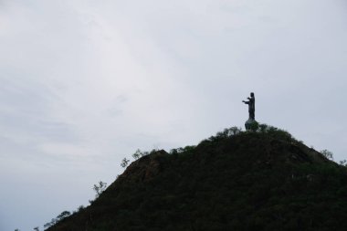 Tepedeki Dili Heykeli 'nden Cristo Rei, Timor Leste.