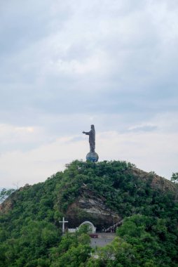 Tepedeki Dili Heykeli 'nden Cristo Rei, Timor Leste.