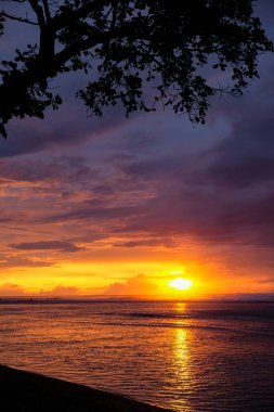 Krui Sahili 'nde gün batımı gökyüzü, Lampung