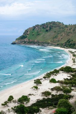 Dili 'deki Dolok Oan Sahili olarak da bilinen Cristo Rei Backside Beach' in güzel manzarası, Timor Leste. Tropikal plajın havadan görünüşü.