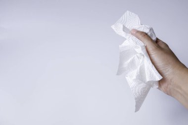 Beyaz arkaplanda el sıkma kağıdı izole