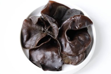 Yahudi Kulağı Mantarı beyaz arka planda izole edilmiş