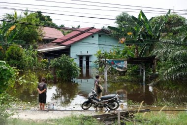 Pekanbaru, Endonezya - 8 Mart 2025: Jalan Yos Sudarso 'da sel koşulları