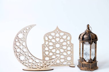 Ramadhan, Kurban Bayramı veya Kurban Bayramı için İslami bayram dekorasyonu, beyaz arka planda izole edilmiş.