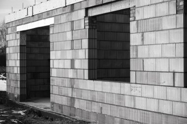 Ev inşaatı, tuğla bina, görünür tuğla yapı, inşaat sahnesi..