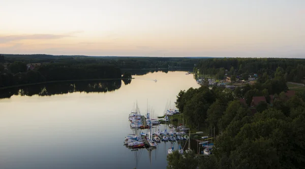 Yachts baía noite pôr do sol — Fotografia de Stock