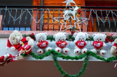 Noel Ayıları Balkon Çelengi Tatil Dekorasyonu