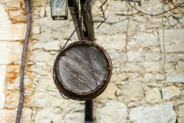 Zincirlerde Asılı Şarap Fıçısı Kırsal Süsleme Günü Sunny Day