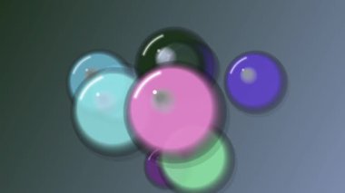 Gri bir yüzey üzerinde dönen çok renkli düğmeler kümesi