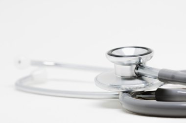 Giriş metin için biraz boşluk ile beyaz arka plan stetoskop