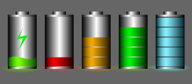 Şarjlı ve tam şarjlı bir akıllı telefon. Vektör bilgisi. Beyaz arkaplanda izole