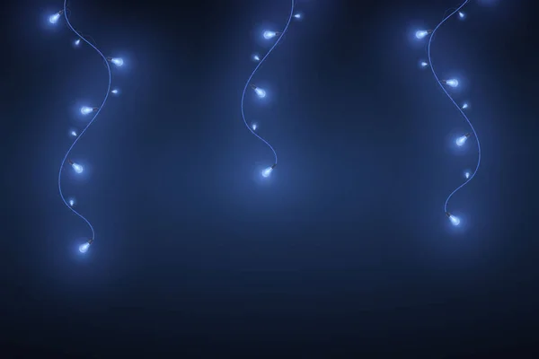 Şenlikli mavi Noel çelenkleri. Tebrik kartları, davetiyeler, arka planlar ve kartvizitler için dekoratif bir unsur.