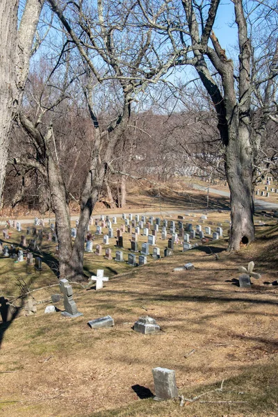 St. James Mezarlığı Peyzajı. Haverhill 'deki mezarlık, MA' da birçok eşsiz ve eski mezar taşı var. Arka plan Duvar Kağıdı.