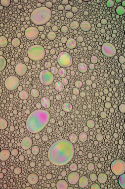 Gökkuşağı Yağlı ve Su Soyut Duvar Kağıdı Dokuları. Yağlı kabarcıklar ve kabarcıklar bir sürü yumuşak güzel renkler içerir. Benzersiz eğlenceli resim