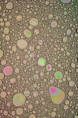 Gökkuşağı Yağlı ve Su Soyut Duvar Kağıdı Dokuları. Yağlı kabarcıklar ve kabarcıklar bir sürü yumuşak güzel renkler içerir. Benzersiz eğlenceli resim