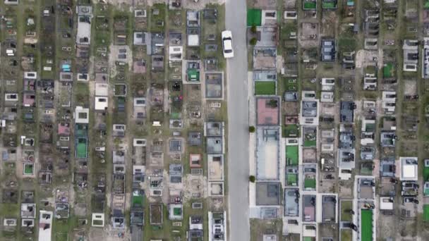Vista aérea del cementerio en primavera — Vídeos de Stock