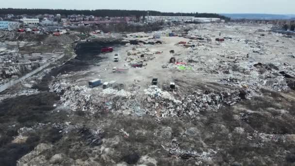 Veduta aerea della discarica di rifiuti da costruzione. — Video Stock