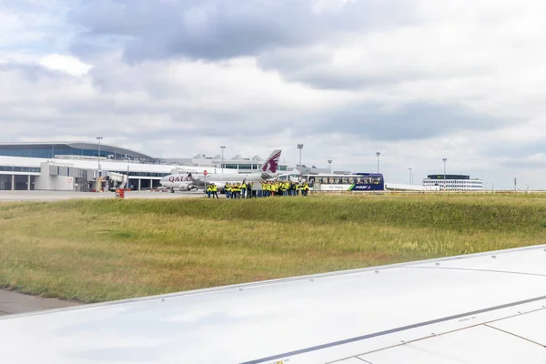 Budapest Ungern Maj 2019 Utsikt Från Passagerarsätet Ett Flygplan Som — Stockfoto