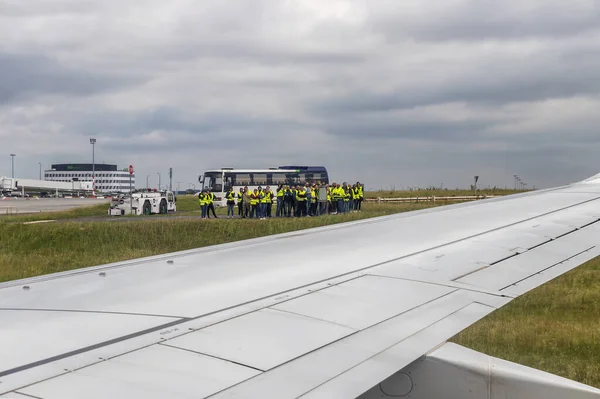 Budapest Ungern Maj 2019 Utsikt Från Passagerarsätet Ett Flygplan Som — Stockfoto