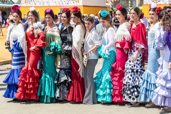 Sevilla España Mayo 2019 Jóvenes Hermosas Mujeres Durante Feria Abril — Foto de Stock