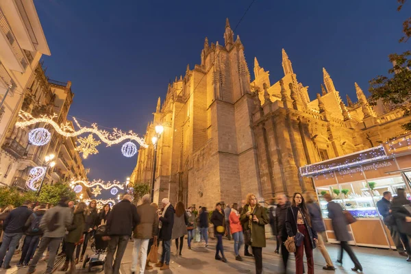 スペイン セビリア 2018年12月15日 聖マリア大聖堂周辺のクリスマス装飾ライト セビリア大聖堂 — ストック写真