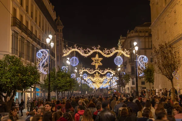 西班牙塞维利亚 2018年12月15日 塞维利亚主教座堂 塞维利亚主教座堂 周围圣诞装饰灯 — 图库照片