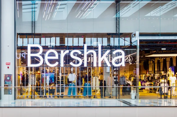 Fotos de Bershka de stock, imágenes de Bershka sin royalties | Depositphotos