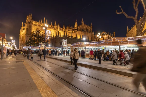 Sevilla Espanja Joulukuu 2018 Ihmiset Joulun Aikaan Sevillan Katedraalin Ympärillä — kuvapankkivalokuva
