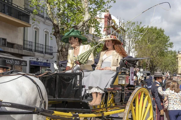 Sevilha Espanha Abril 2018 Mulheres Carregam Tradicional Vestido Espanhol Com — Fotografia de Stock