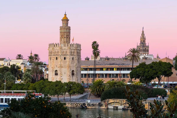 Torre Del Oro Atardecer Desde Otro Lado Del Río Guadalquivir —  Fotos de Stock