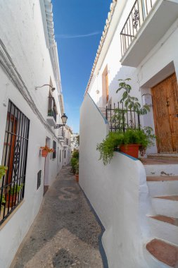 İspanya, Endülüs 'ün Malaga bölgesindeki Frigiliana köyünün büyüleyici tarihi sokakları