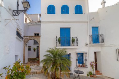 İspanya, Endülüs 'ün Malaga bölgesindeki Frigiliana köyünün büyüleyici tarihi sokakları