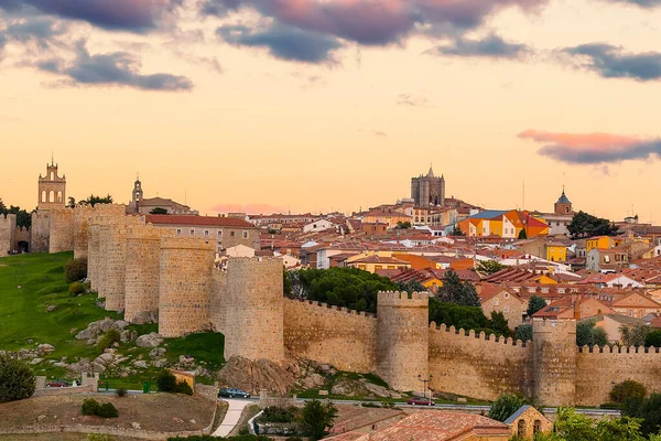 Günbatımında Avila Nın Orta Çağ Duvarları Spanya — Stok fotoğraf