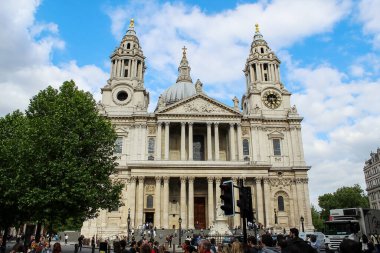 Londra, İngiltere, İngiltere - 26 Mayıs 2015: Londra, İngiltere 'deki Saint Paul Katedrali.