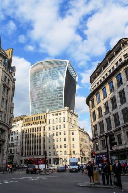 Londra, İngiltere, İngiltere - 26 Mayıs 2015: Cornhill ve Threadneedle caddelerindeki Royal Exchange, Bank junction, Bank finans bölgesi, Londra, Birleşik Krallık