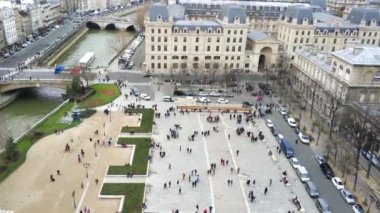 Şehir merkezindeki Paris manzarası