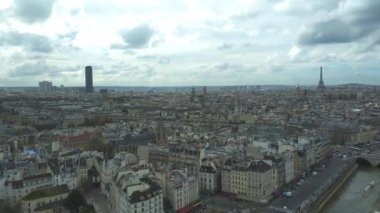 Şehir merkezindeki Paris manzarası