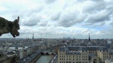 Şehir merkezindeki Paris manzarası