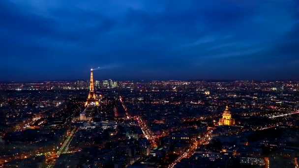 Eiffelova Věž Osvětlená Noci — Stock video