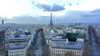 Şehir merkezindeki Paris manzarası