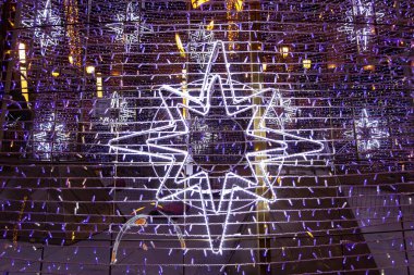 Puerta de Jerez 'de Noel ağacı süslemesi (Jerez kapısı) Sevilla, Endülüs, İspanya' da