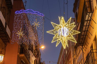 Sierpes Caddesi, Sevilla, Endülüs, İspanya 'da Noel süslemesi