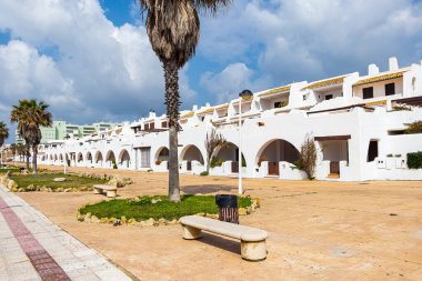 Matalascanas, Endülüs, İspanya sahillerindeki tipik beyaz yazlıklar. Konut tatil evleri